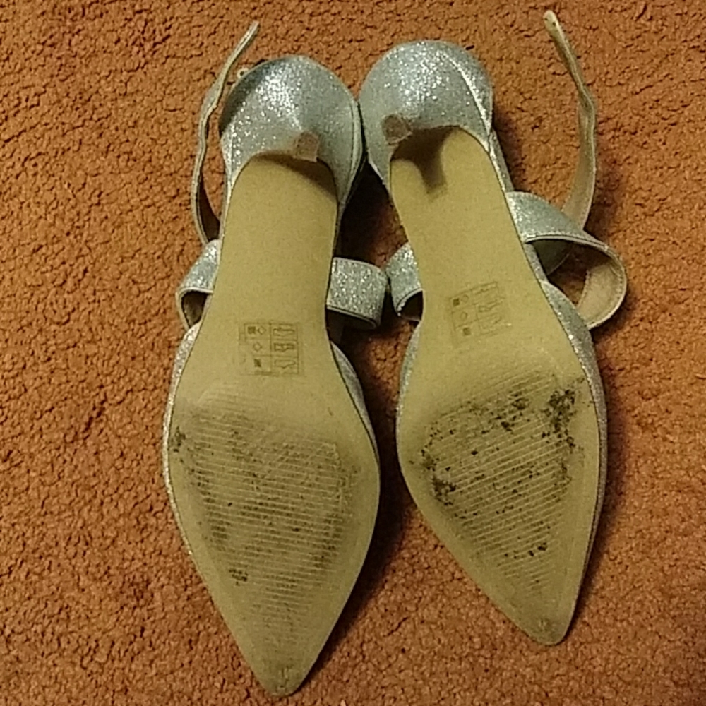 Silver heels - Picture 3 of 6